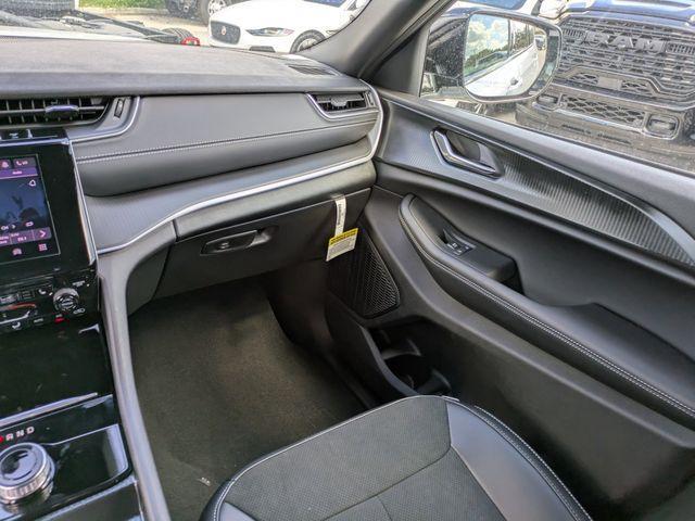 new 2025 Jeep Grand Cherokee L car, priced at $37,779