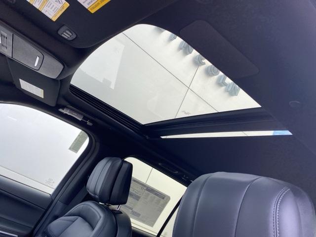 new 2025 Lincoln Navigator car, priced at $106,085