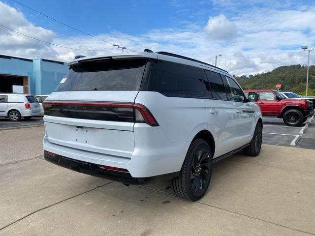 new 2025 Lincoln Navigator car, priced at $106,085