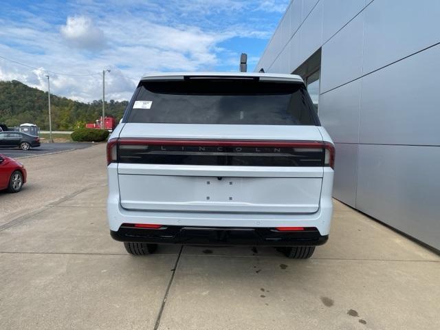 new 2025 Lincoln Navigator car, priced at $106,085