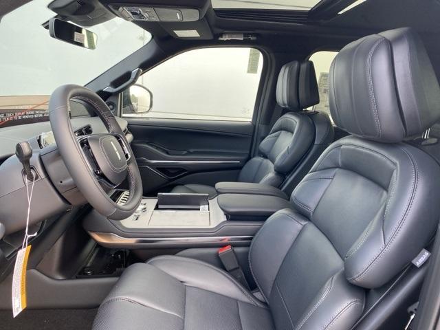 new 2025 Lincoln Navigator car, priced at $106,085