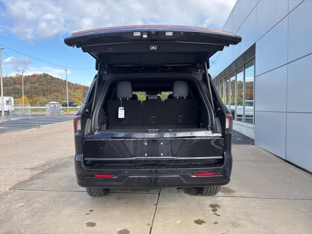 new 2025 Lincoln Navigator car, priced at $106,085