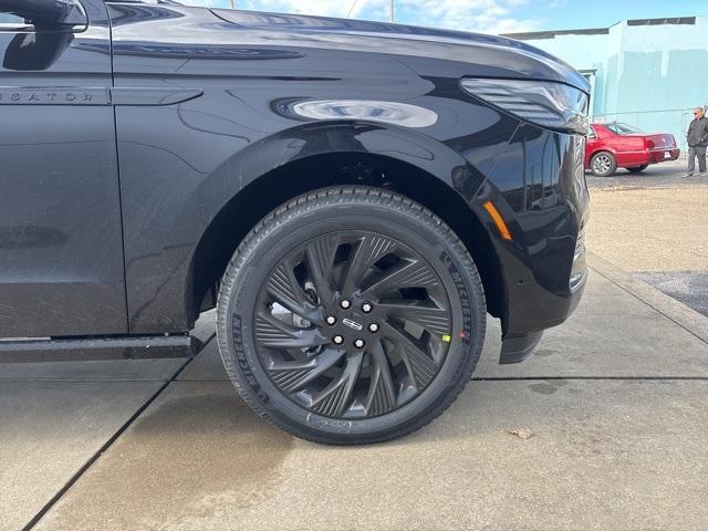 new 2025 Lincoln Navigator car, priced at $106,085