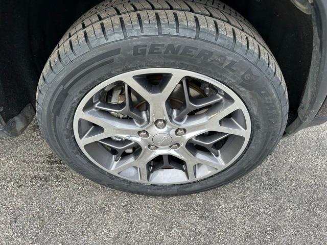 used 2021 Jeep Grand Cherokee car, priced at $19,985