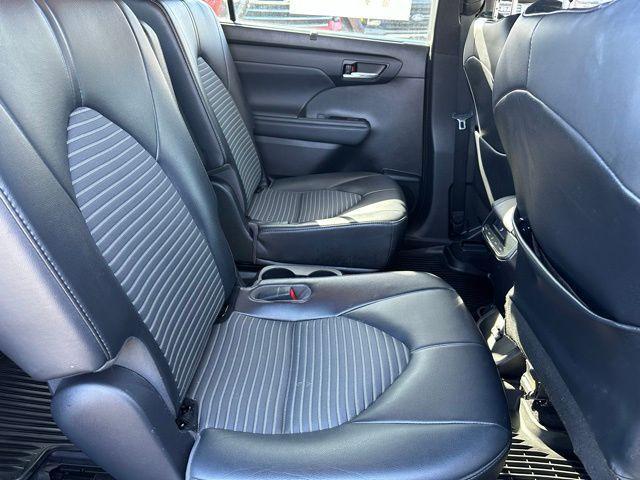 used 2022 Toyota Highlander car, priced at $29,250