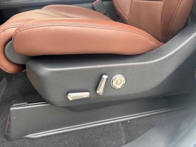 new 2025 Lincoln Navigator car, priced at $106,840