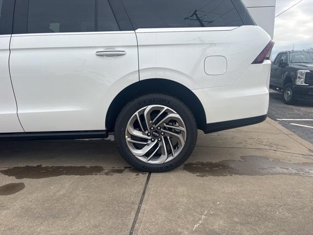 new 2025 Lincoln Navigator car, priced at $106,840