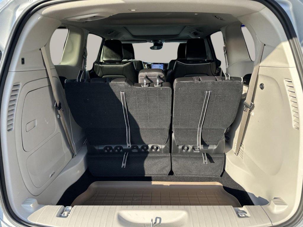 used 2023 Chrysler Pacifica Hybrid car, priced at $28,995