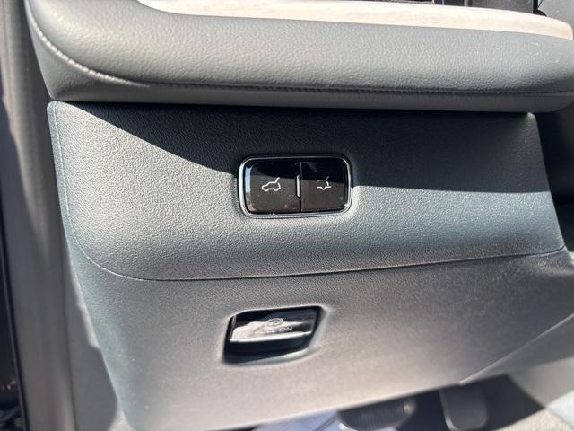 new 2025 Lincoln Navigator car, priced at $104,985