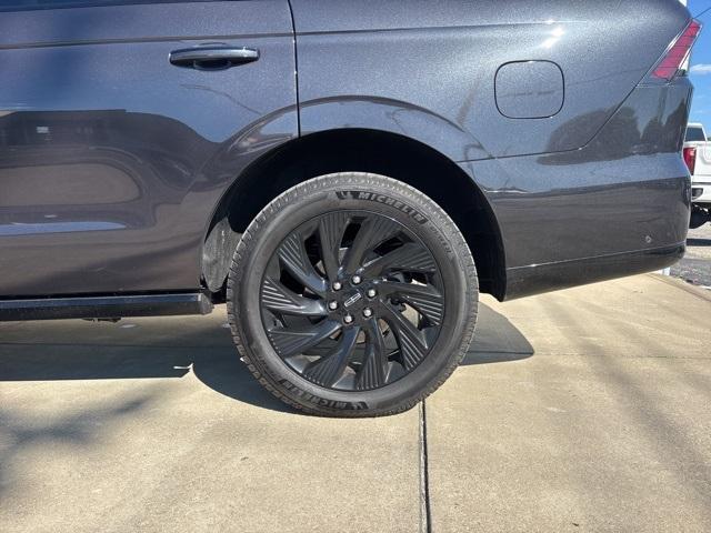 new 2025 Lincoln Navigator car, priced at $104,985