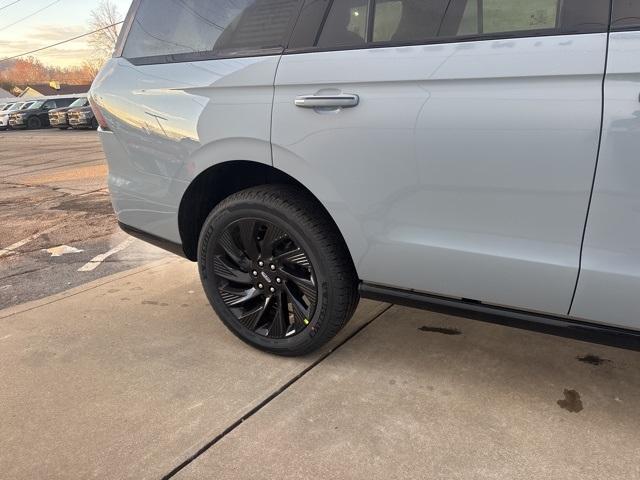 new 2025 Lincoln Navigator car, priced at $110,585