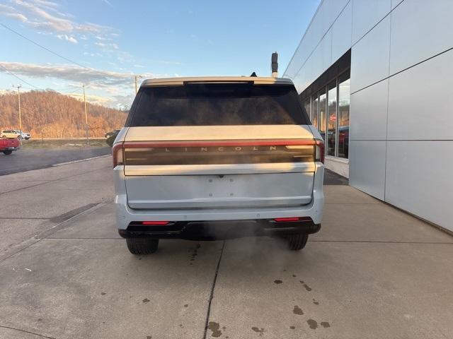 new 2025 Lincoln Navigator car, priced at $110,585