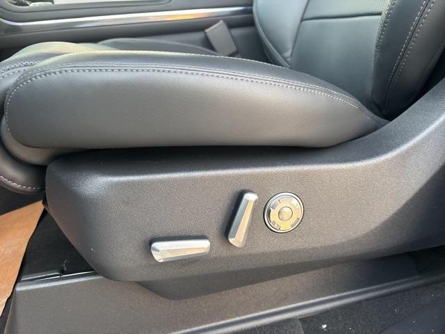 new 2025 Lincoln Navigator car, priced at $110,585