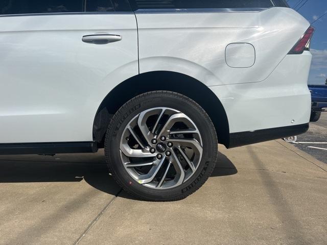 new 2025 Lincoln Navigator car, priced at $105,855