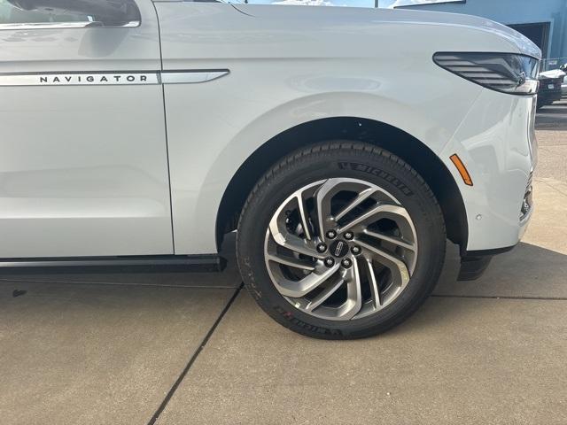 new 2025 Lincoln Navigator car, priced at $105,855