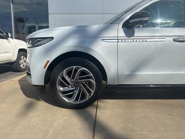 new 2025 Lincoln Navigator car, priced at $105,855
