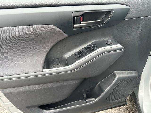 used 2023 Toyota Highlander car, priced at $29,997