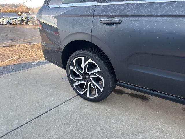 new 2026 Lincoln Navigator car, priced at $108,335