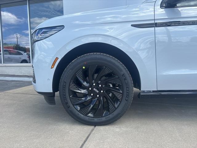 new 2025 Lincoln Navigator car, priced at $108,125