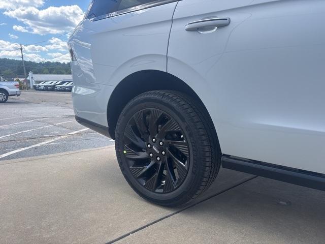 new 2025 Lincoln Navigator car, priced at $108,125