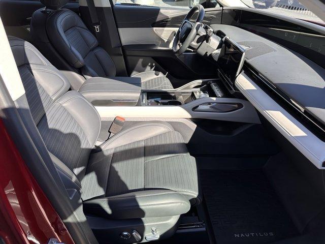 used 2025 Lincoln Nautilus car