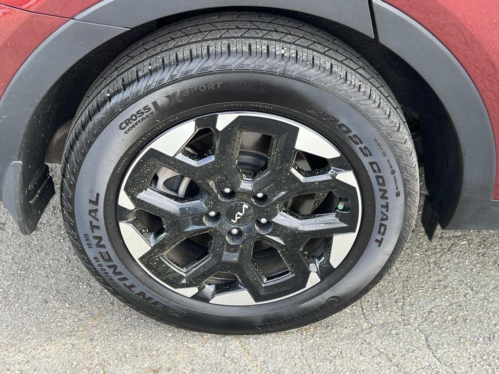 used 2025 Kia Sorento car, priced at $31,097