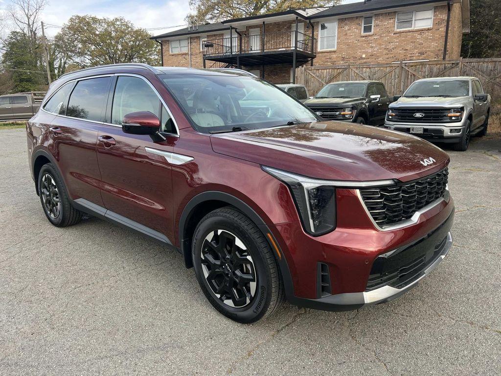 used 2025 Kia Sorento car, priced at $31,097