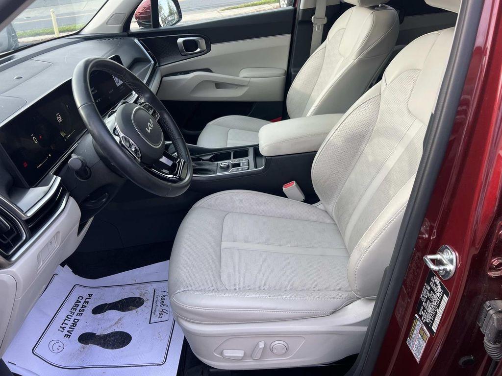 used 2025 Kia Sorento car, priced at $31,097