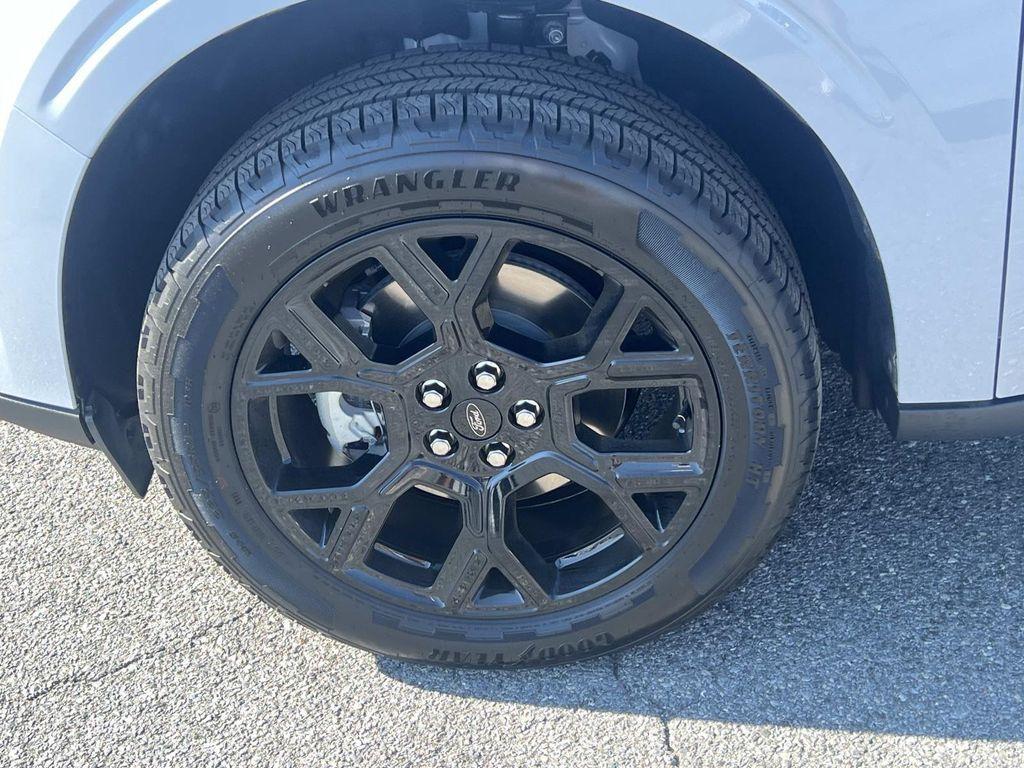 new 2025 Ford Maverick car, priced at $38,557