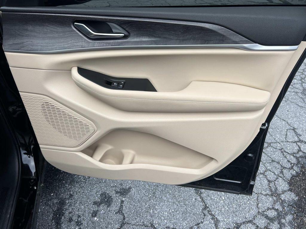 used 2025 Jeep Grand Cherokee car, priced at $36,998