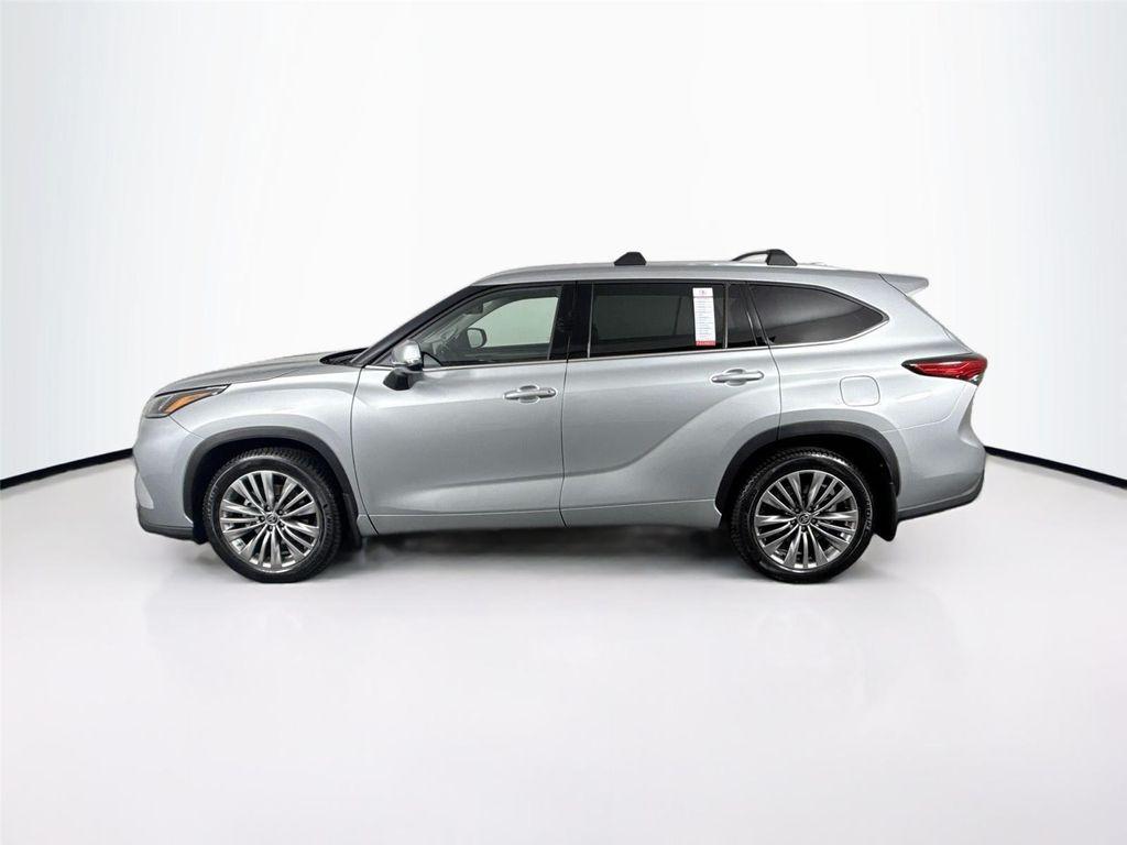 used 2021 Toyota Highlander car, priced at $41,500