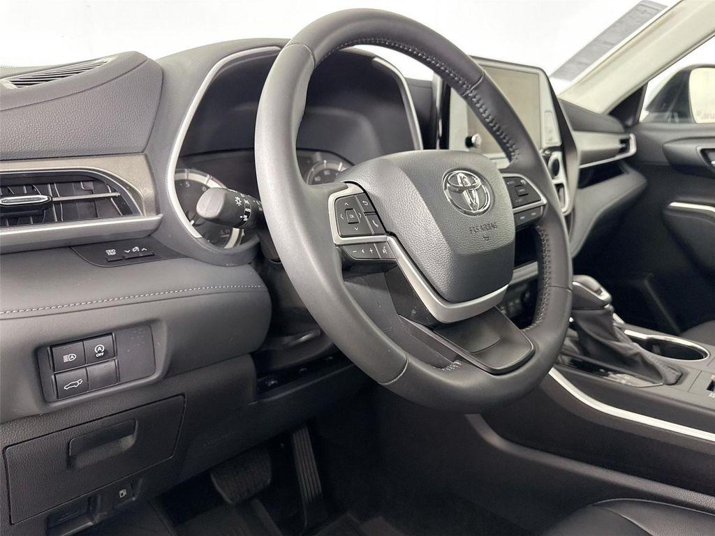 used 2025 Toyota Highlander car, priced at $47,500