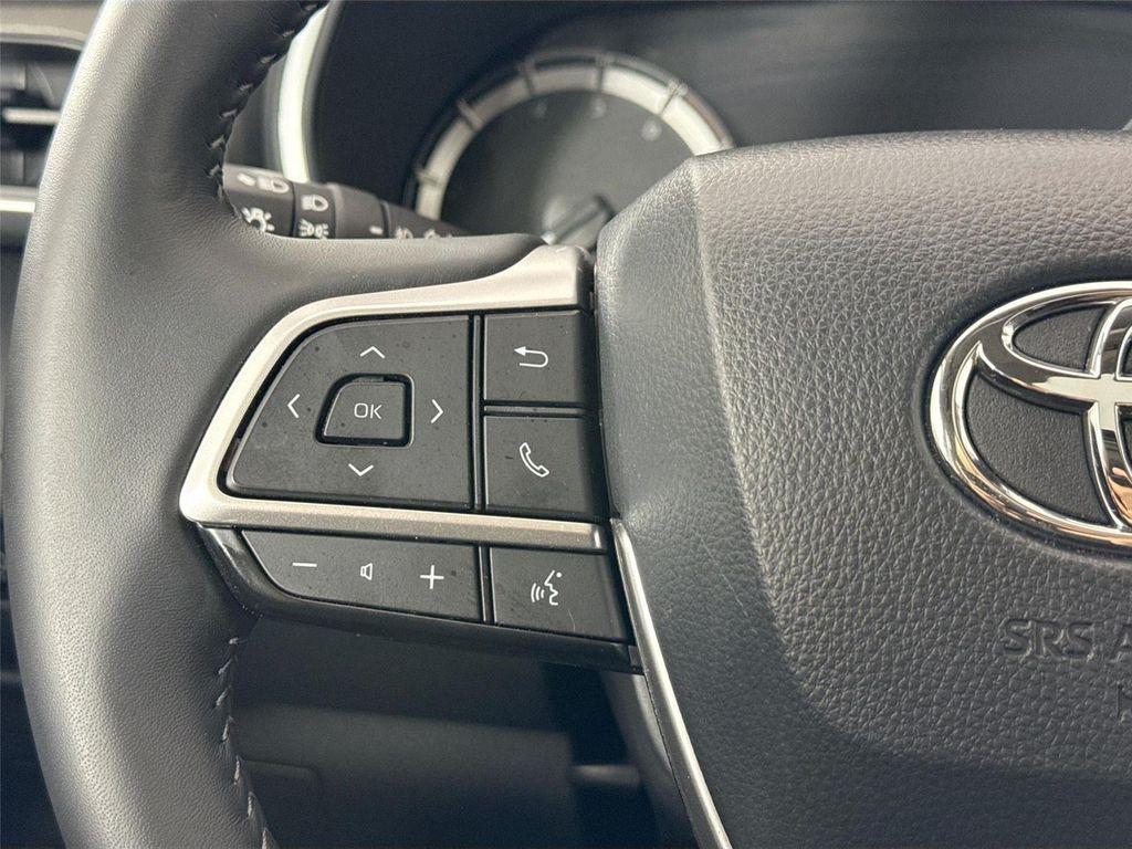 used 2025 Toyota Highlander car, priced at $47,500