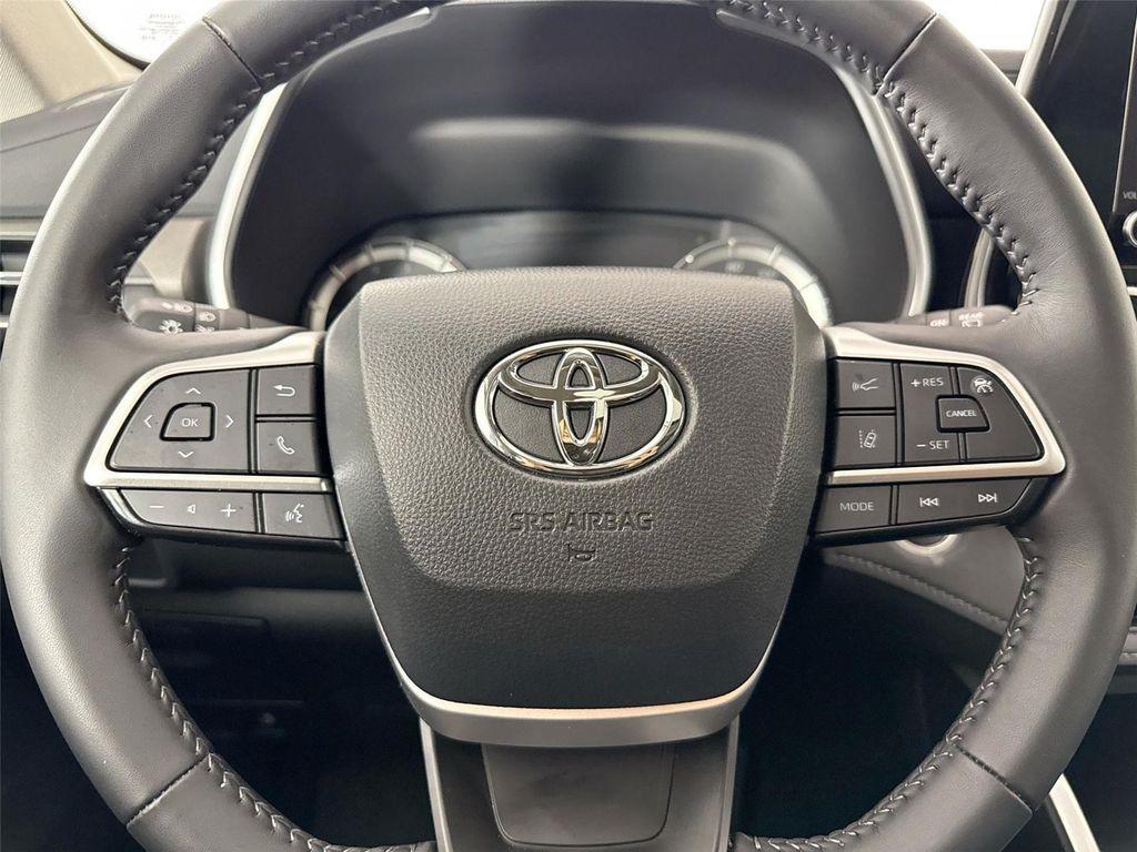 used 2025 Toyota Highlander car, priced at $47,500