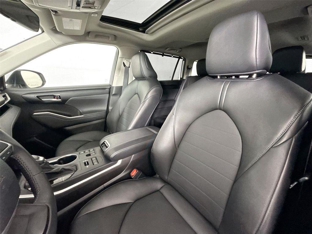 used 2025 Toyota Highlander car, priced at $47,500