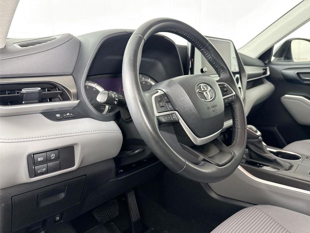 used 2023 Toyota Highlander car, priced at $33,000