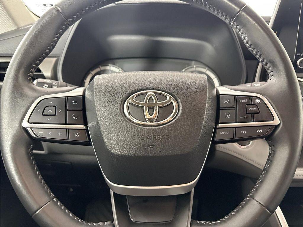 used 2023 Toyota Highlander car, priced at $33,000