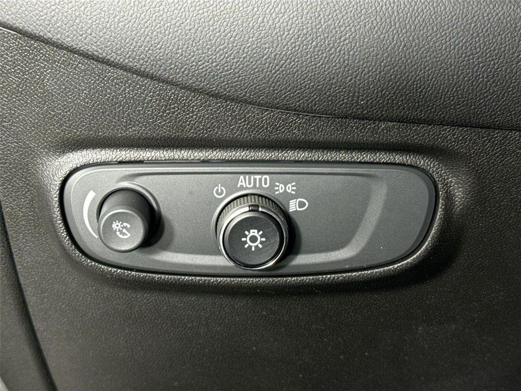 used 2021 Chevrolet Equinox car, priced at $17,000