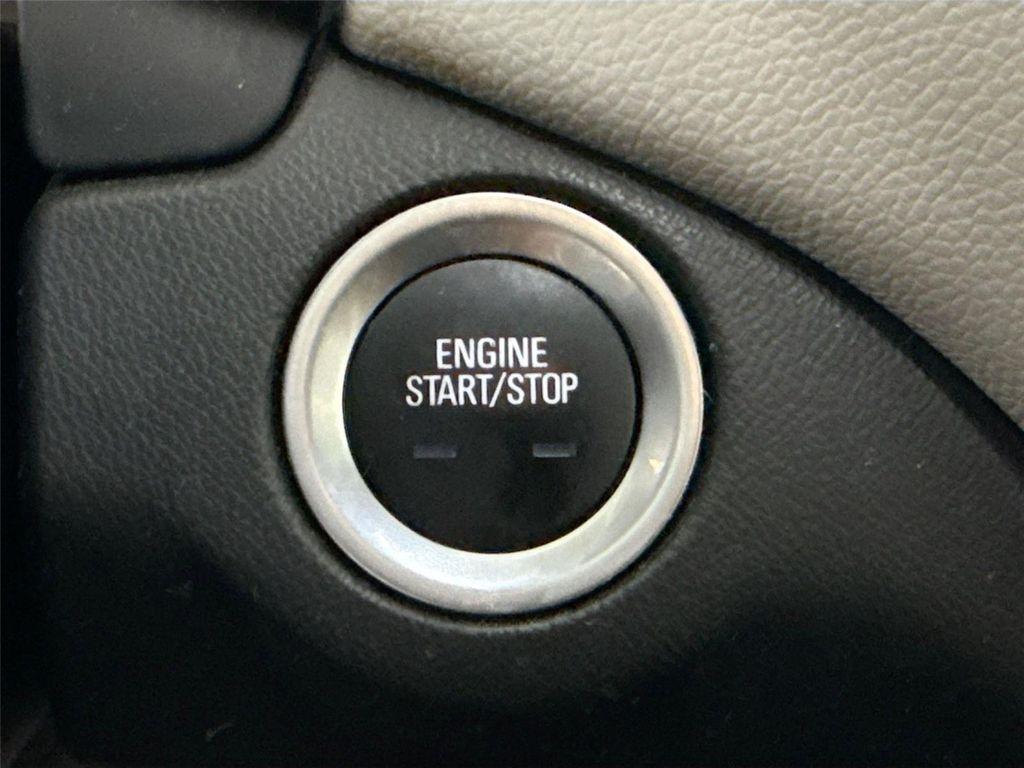 used 2021 Chevrolet Equinox car, priced at $17,000