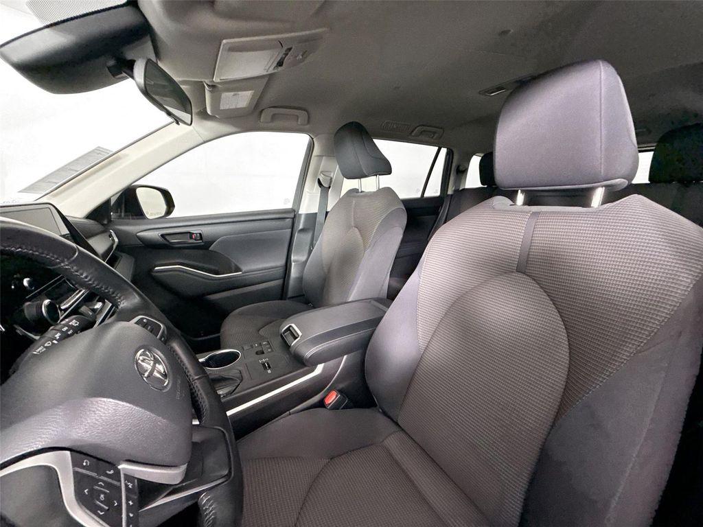 used 2023 Toyota Highlander car, priced at $31,500