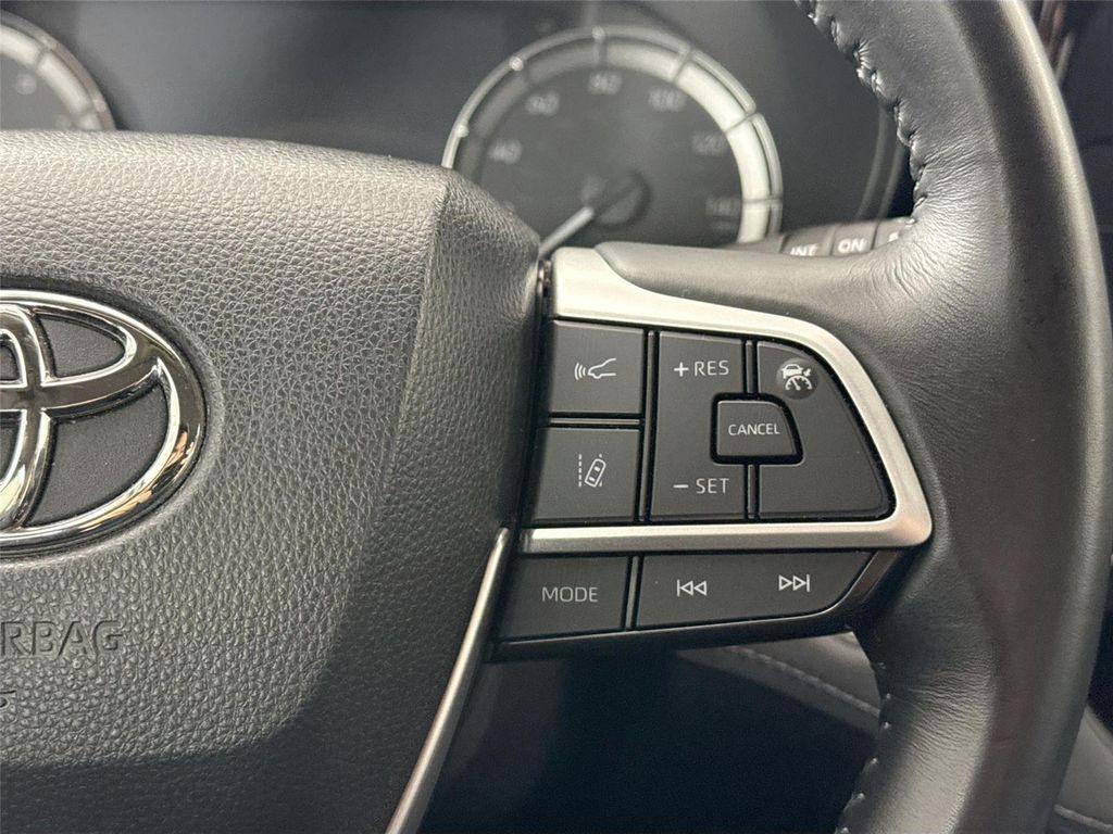 used 2023 Toyota Highlander car, priced at $31,500