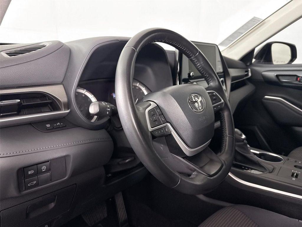 used 2023 Toyota Highlander car, priced at $31,500