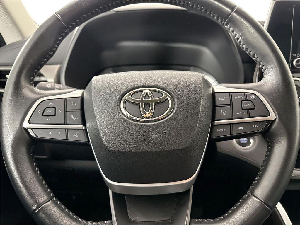 used 2023 Toyota Highlander car, priced at $31,500