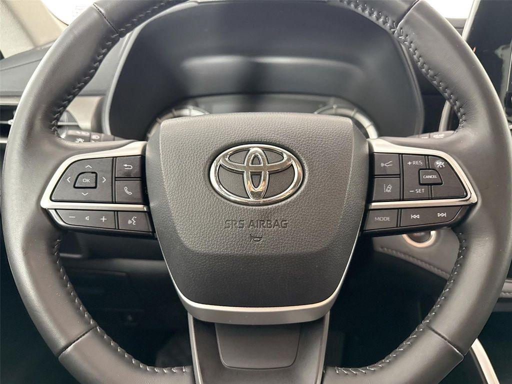 used 2025 Toyota Highlander car, priced at $38,000