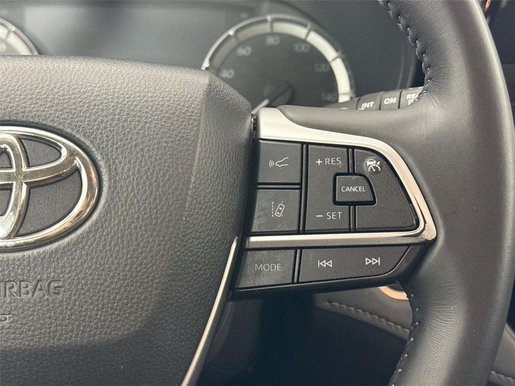 used 2025 Toyota Highlander car, priced at $38,000