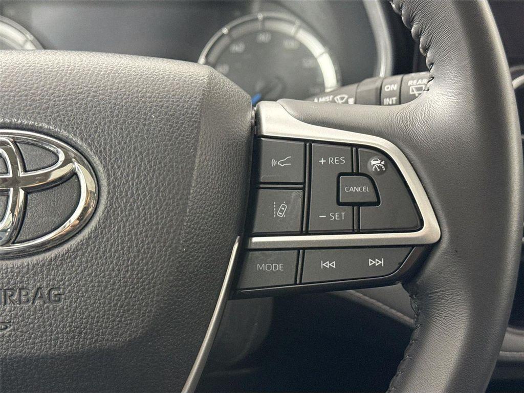 used 2025 Toyota Highlander Hybrid car, priced at $52,500