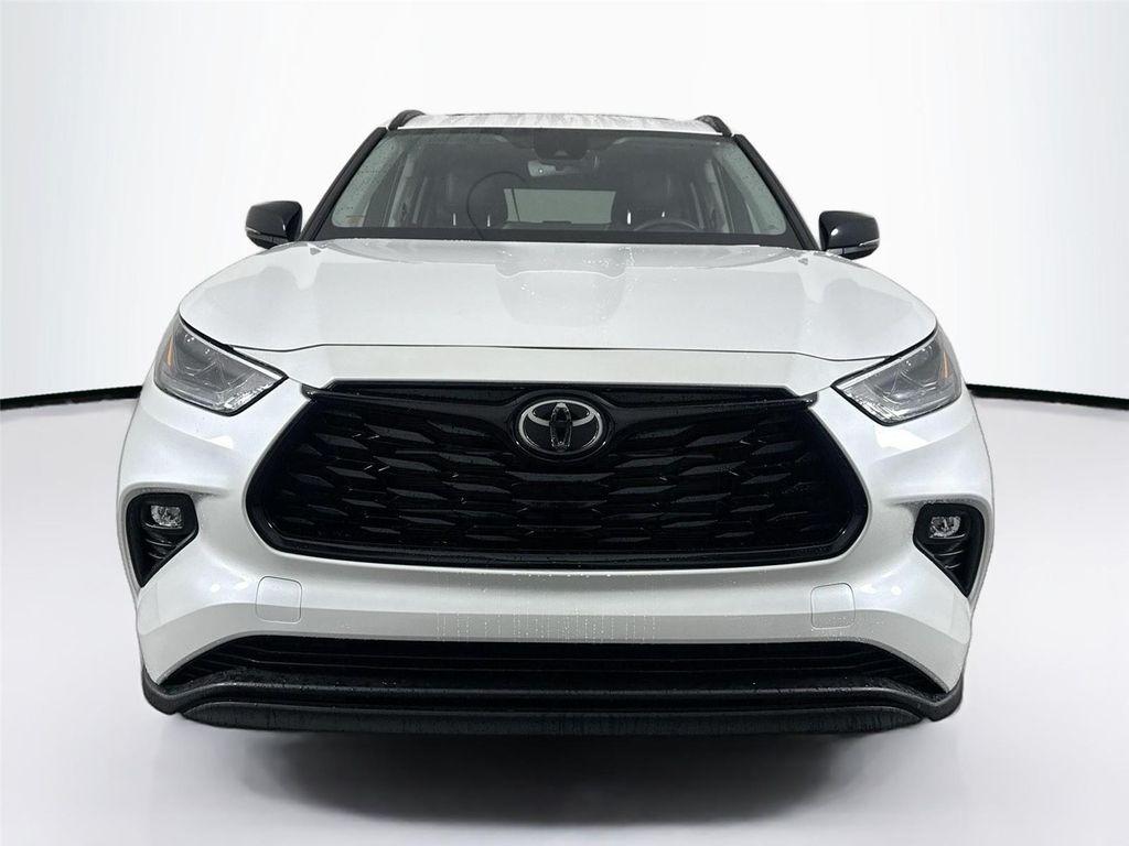 used 2025 Toyota Highlander Hybrid car, priced at $52,500