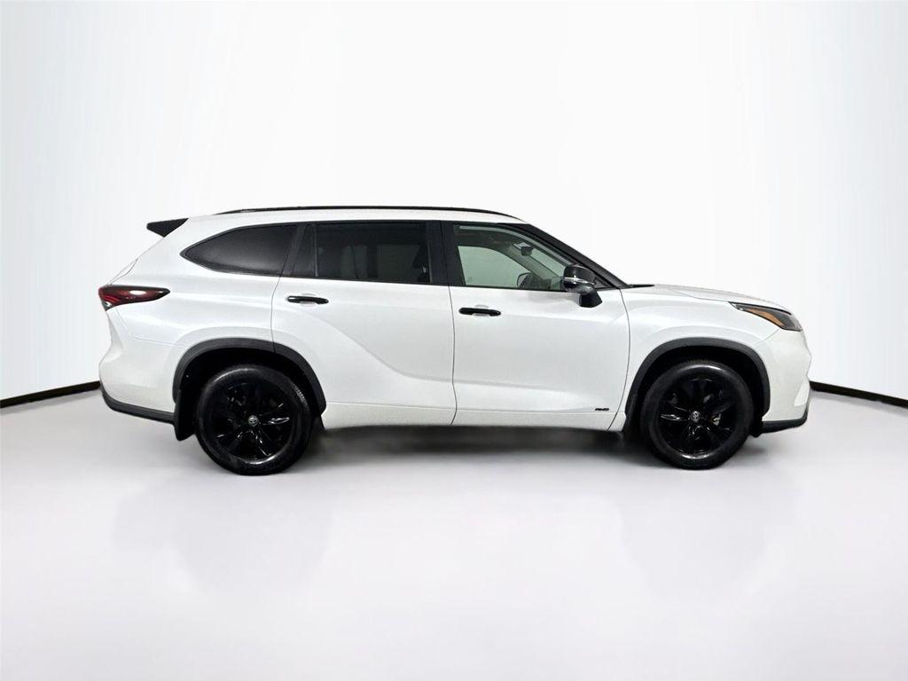 used 2025 Toyota Highlander Hybrid car, priced at $52,500