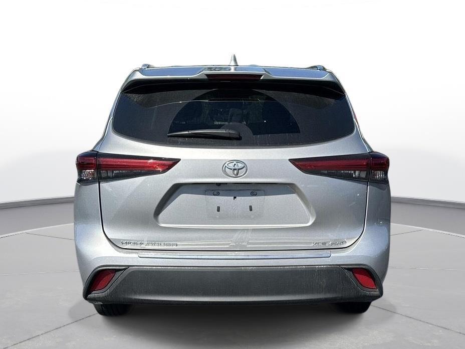 used 2020 Toyota Highlander car, priced at $27,700