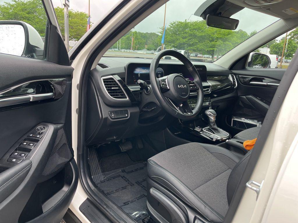 used 2024 Kia Seltos car, priced at $23,342